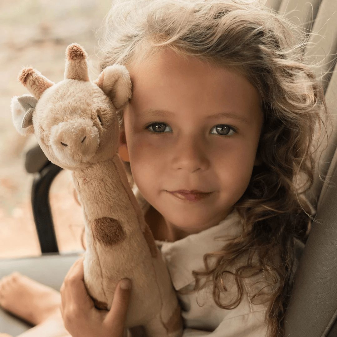Safari Friends Cuddle Giraffe
